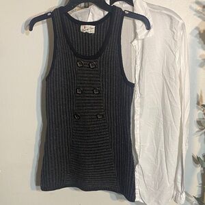 Chic Black Sleeveless Knit Tank Top with Button Accents